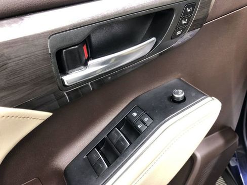 Used 2022 Toyota Highlander Limited image 13