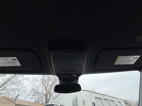 Used 2025 Buick Enclave Sport Touring image 21