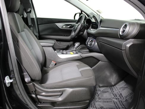 Used 2025 Chevrolet Blazer LT FWD image 21