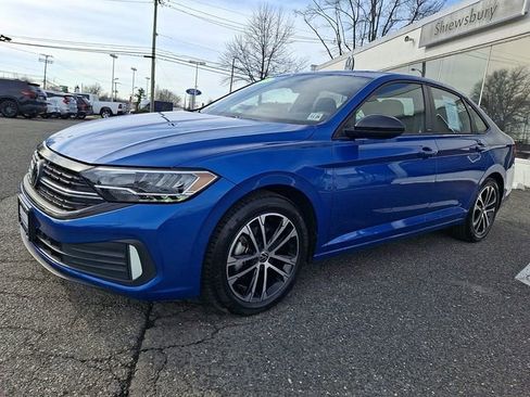 Used 2023 Volkswagen Jetta Sport image 3