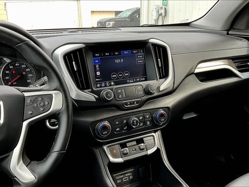 Certified 2024 GMC Terrain SLT image 8