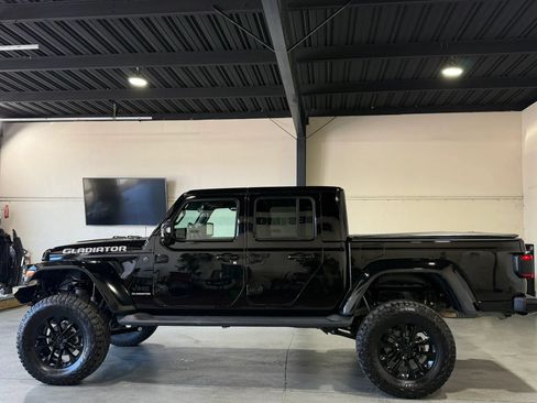 Used 2022 Jeep Gladiator Overland AWD/4WD image 8