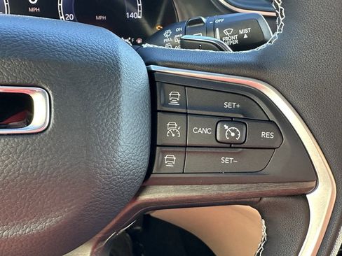 New 2025 Jeep Grand Cherokee Limited image 24