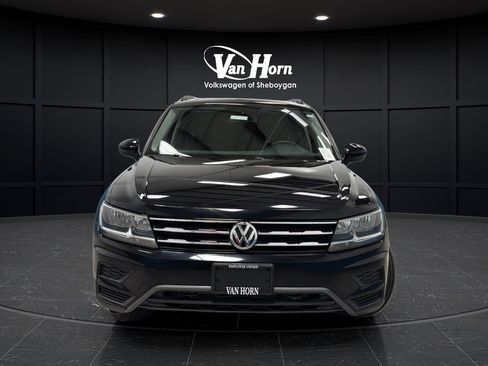 Used 2020 Volkswagen Tiguan SE w/ Panoramic Sunroof Package FWD image 2