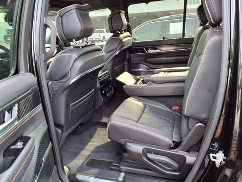 Used 2024 Jeep Grand Wagoneer Series III w/ Quick Order Packagew 28T AWD/4WD image 16