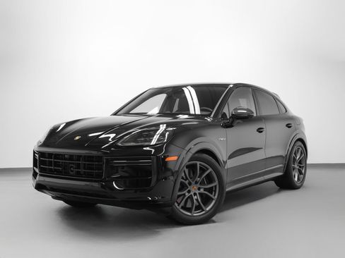 Certified 2024 Porsche Cayenne Turbo AWD/4WD image 6