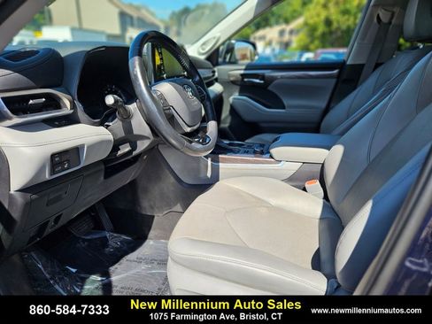 Used 2021 Toyota Highlander Limited image 17