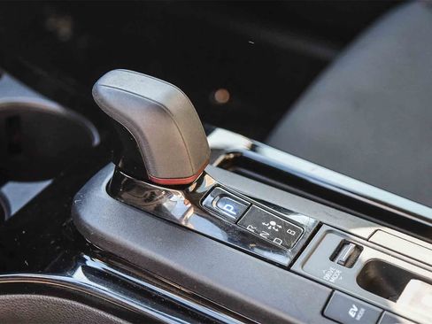 Used 2024 Toyota Prius Prime SE image 18