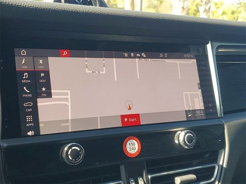 Used 2025 Porsche Macan image 31