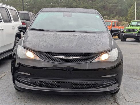 New 2026 Chrysler Voyager LX image 3