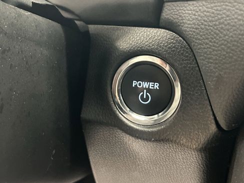 Used 2025 Toyota RAV4 XLE AWD/4WD image 32