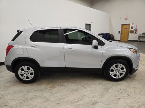 Used 2018 Chevrolet Trax LS image 9