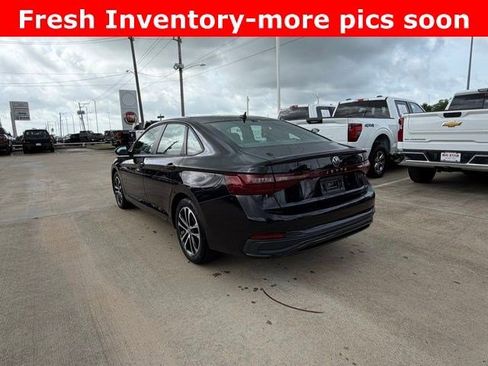 Used 2025 Volkswagen Jetta Sport image 2