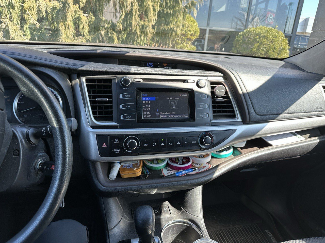 Used 2017 Toyota Highlander LE AWD/4WD image 9