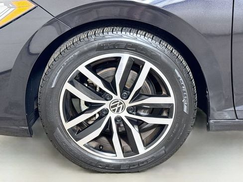 Used 2025 Volkswagen Jetta SE FWD image 27