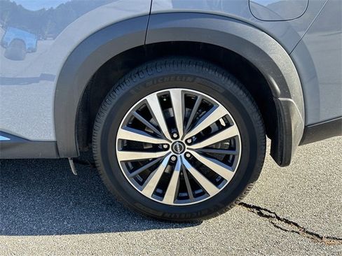 Certified 2022 Nissan Pathfinder Platinum w/ Cargo Package image 21