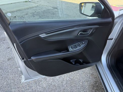 Used 2019 Chevrolet Impala LT FWD image 11