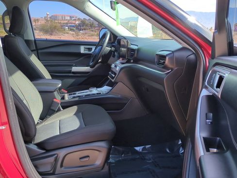Used 2023 Ford Explorer XLT image 29