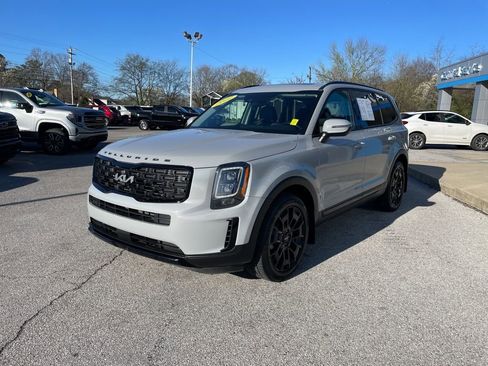 Used 2022 Kia Telluride EX w/ EX Premium Package image 3