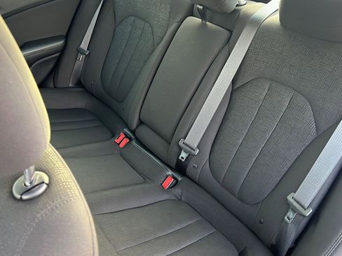 Used 2016 Chrysler 200 Limited image 30