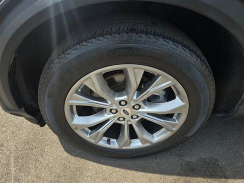 Used 2022 Ford Explorer XLT w/ Equipment Group 202A AWD/4WD image 26