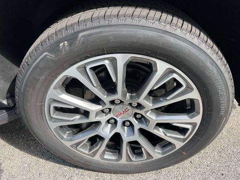 Used 2023 GMC Yukon XL Denali AWD/4WD image 11