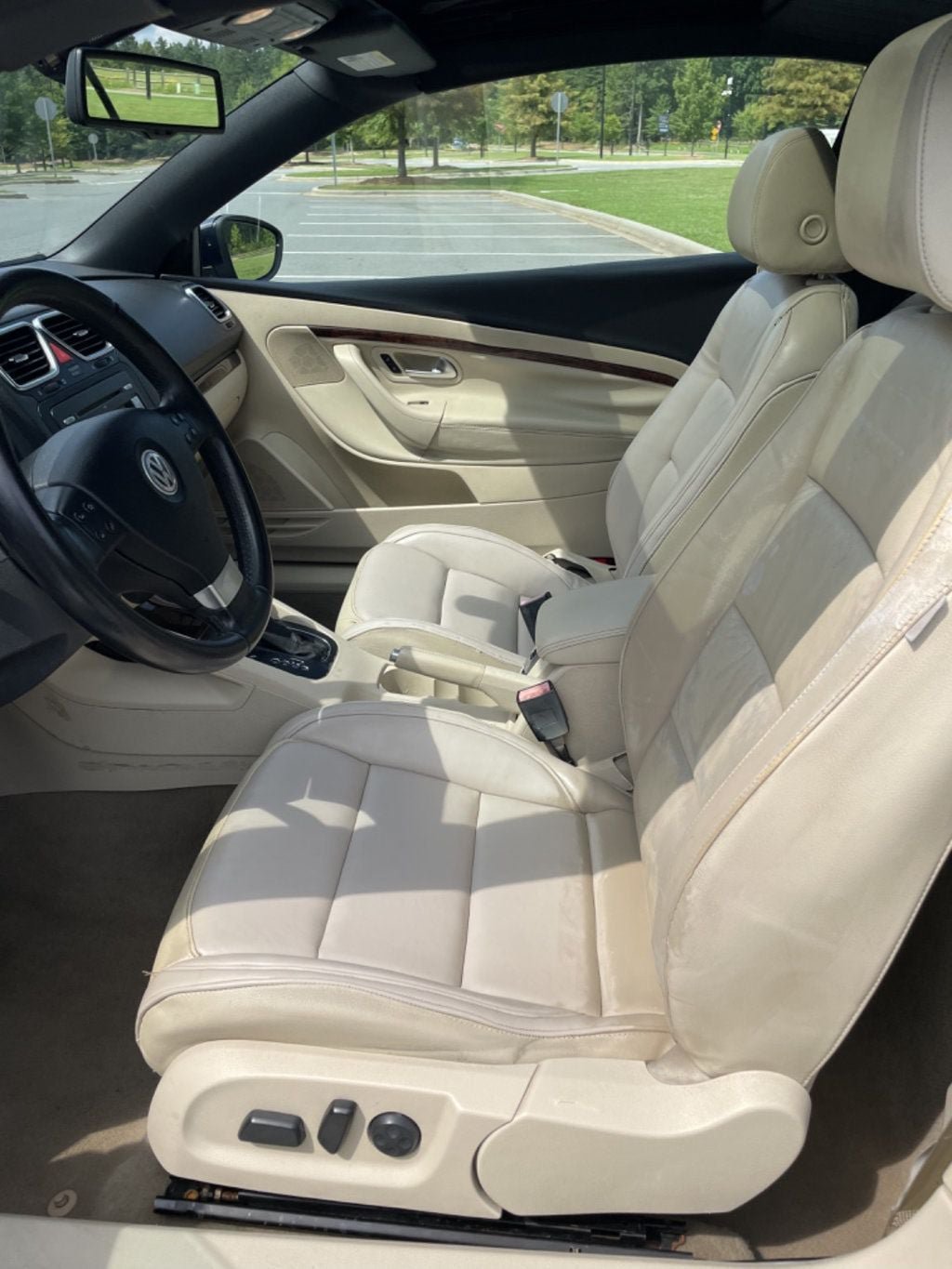 Used 2009 Volkswagen Eos Lux FWD image 5