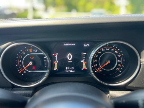 Used 2018 Jeep Wrangler Unlimited Sahara w/ LED Lighting Group AWD/4WD image 11