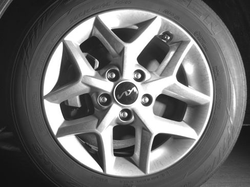 Used 2025 Kia Soul LX w/ LX Technology Package FWD image 12