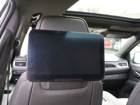 Used 2021 GMC Yukon XL Denali w/ Denali Premium Package image 29