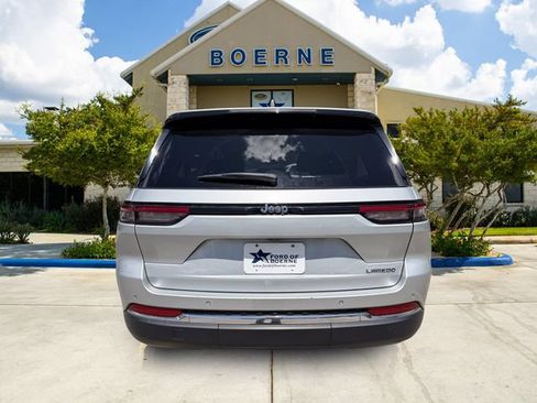 Used 2024 Jeep Grand Cherokee Laredo RWD image 4