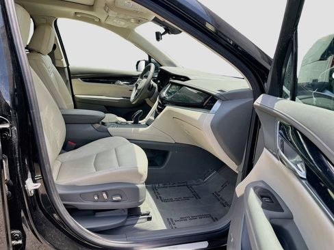 Used 2025 Cadillac XT6 Premium Luxury w/ Technology Package FWD image 31