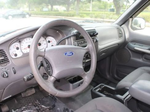 Used 2001 Ford Explorer Sport Trac 4x4 image 10