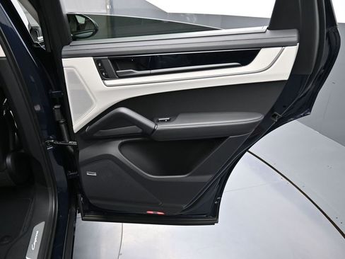 New 2026 Porsche Cayenne GTS AWD/4WD image 28