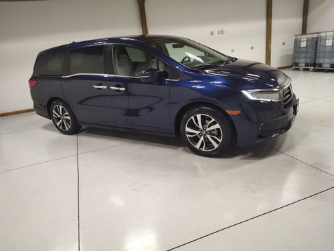 Used 2024 Honda Odyssey Touring image 2