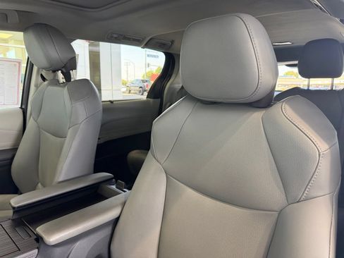 Certified 2023 Toyota Sienna XLE AWD/4WD image 22