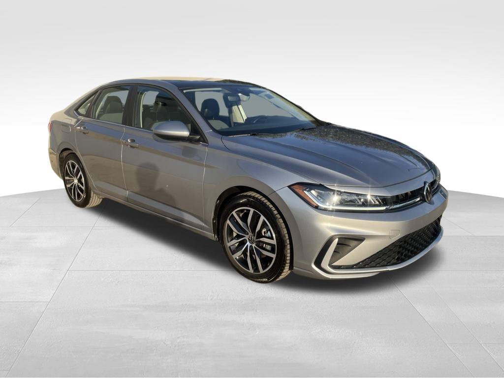 Used 2025 Volkswagen Jetta SE FWD image 3