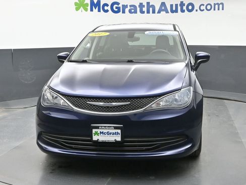 Used 2017 Chrysler Pacifica Touring image 5