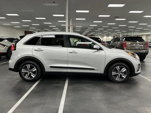 Used 2020 Kia Niro EX Premium image 8