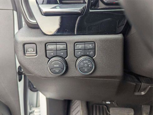 Used 2024 Chevrolet Silverado 2500 LTZ w/ LTZ Convenience Package AWD/4WD image 25