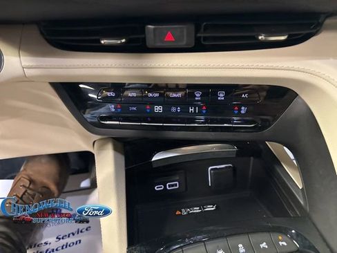 Used 2021 Buick Envision Avenir w/ Technology Package II image 13