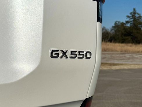 Used 2025 Lexus GX 550 AWD/4WD image 14