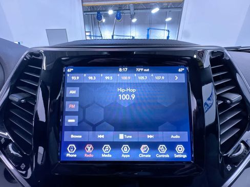 Used 2019 Jeep Cherokee Limited FWD image 24