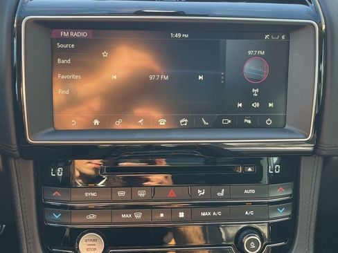 Used 2019 Jaguar F-PACE Prestige image 11