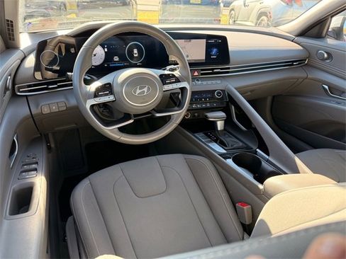 Used 2024 Hyundai Elantra SEL w/ Convenience Package image 5