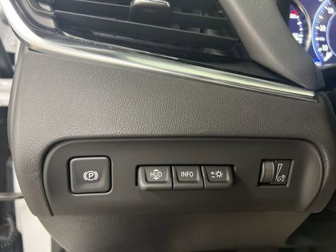 Used 2023 Buick Enclave Avenir image 18