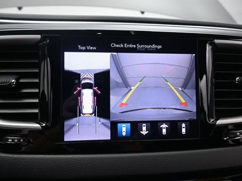 Used 2020 Chrysler Pacifica Touring w/ Advanced Safetytec Group FWD image 24
