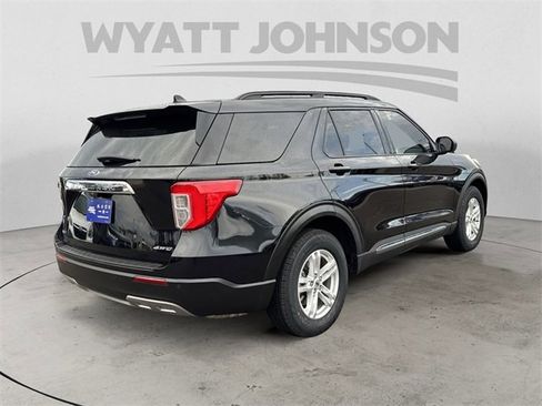 Used 2022 Ford Explorer XLT w/ Equipment Group 202A image 5