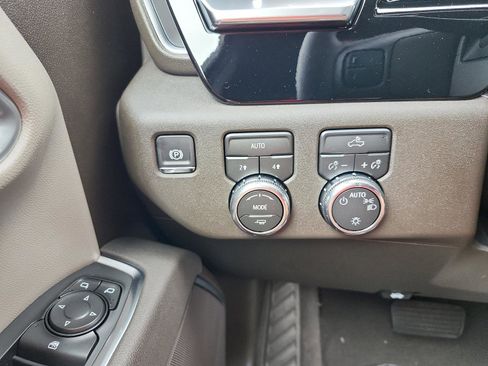 New 2026 GMC Sierra 1500 SLE image 18