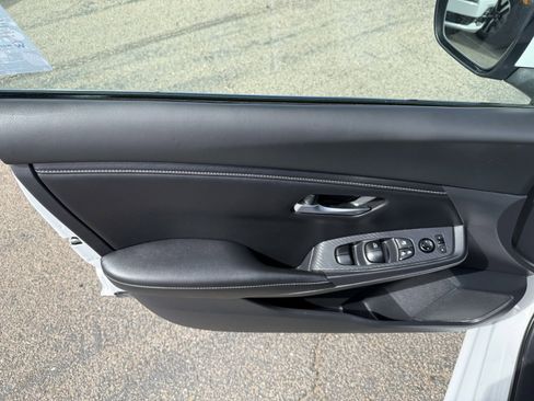 Used 2022 Nissan Sentra SV image 9